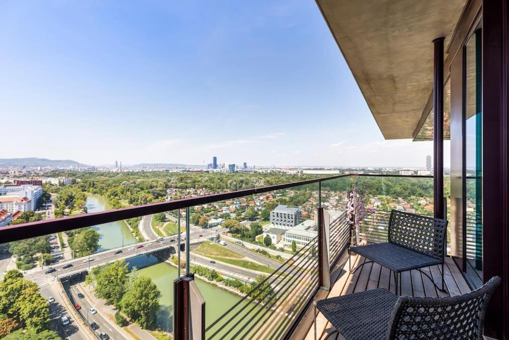 Design Apartment With Amazing View Over Viyana Dış mekan fotoğraf